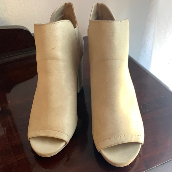 Madden Girl Off-White ankle boots - Picture 1 of 9